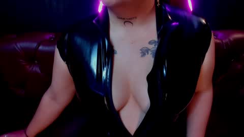 Snapshot of lilith_levonee_ chatting on 12/24/24, 06:33 Lilith online show from 12/24/24, 06:33