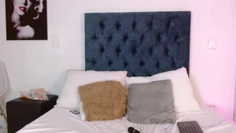 Snapshot of lilith_nocturne chatting on 09/21/25, 12:40 Lilith Nocturne online show from 09/21/25, 12:40