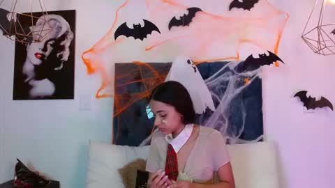 Snapshot of lilith_nocturne chatting on 10/27/25, 07:29 Lilith Nocturne online show from 10/27/25, 07:29