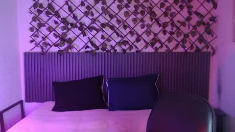 Lilith Patton  online show from 12/22/25, 12:02