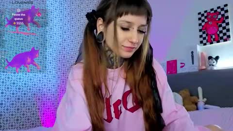 lilith_poison online show from 02/14/26, 06:32