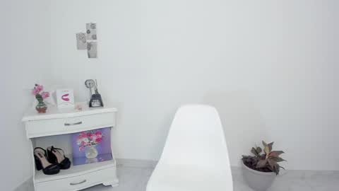 Alejandra  online show from 02/02/25, 08:30