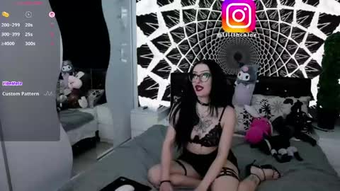 Lilith Caine online show from 04/18/26, 09:48