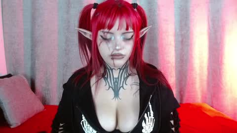 Snapshot of lilithmadness chatting on 01/07/25, 07:10 Lilith online show from 01/07/25, 07:10