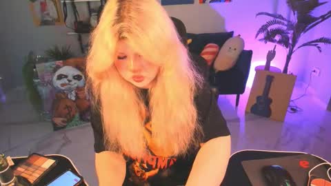 LilithNelson online show from 10/25/25, 06:35