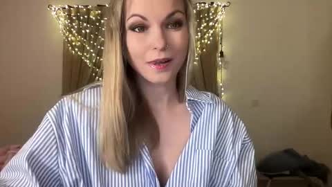 Snapshot of lilithnewdawn chatting on 03/03/26, 07:20 lilithnewdawn online show from 03/03/26, 07:20