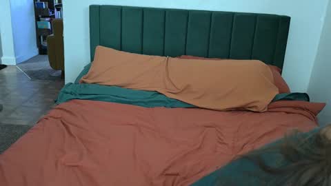 L online show from 10/18/25, 09:48