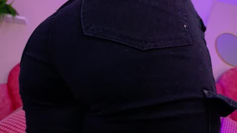 Snapshot of lilithsmith__ chatting on 11/17/25, 11:38 lilithsmith__ online show from 11/17/25, 11:38