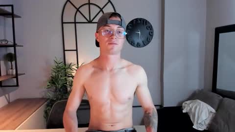 Snapshot of liljames_ chatting on 10/23/25, 08:18 Lil James online show from 10/23/25, 08:18