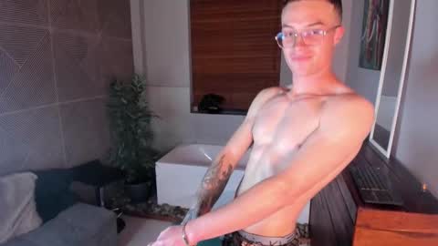 Snapshot of liljames_ chatting on 10/27/25, 08:24 Lil James online show from 10/27/25, 08:24