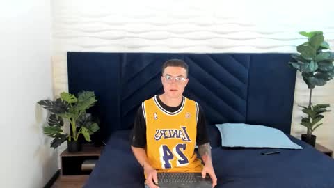 Snapshot of liljames_ chatting on 11/30/25, 08:02 Lil James online show from 11/30/25, 08:02