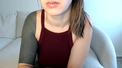 Snapshot of liljbby chatting on 10/21/25, 02:40 Jay please help me reach 50 thumbs up online show from 10/21/25, 02:40