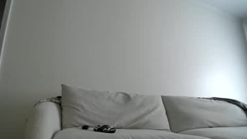 Snapshot of liljbby chatting on 11/16/25, 08:25 Jay please help me reach 50 thumbs up online show from 11/16/25, 08:25