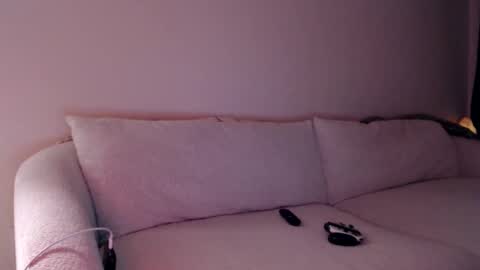 Snapshot of liljbby chatting on 11/24/25, 01:05 Jay please help me reach 50 thumbs up online show from 11/24/25, 01:05