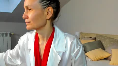 lillian_white1 online show from 02/02/25, 10:13