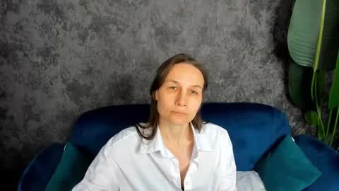 lillian_white1 online show from 02/23/25, 10:28