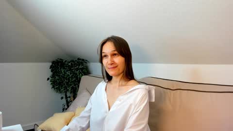lillian_white1 online show from 02/27/25, 12:02