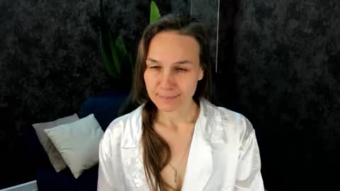 lillian_white1 online show from 10/18/25, 12:02