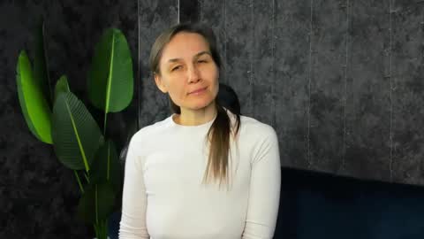 lillian_white1 online show from 04/11/26, 01:10