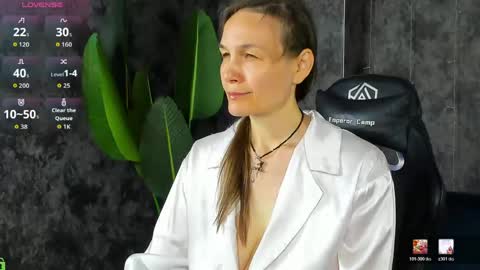 lillian_white1 online show from 06/08/26, 12:36