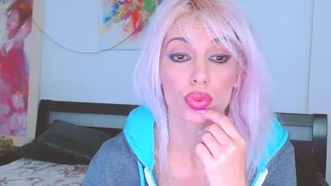 Lara online show from 02/15/25, 05:19