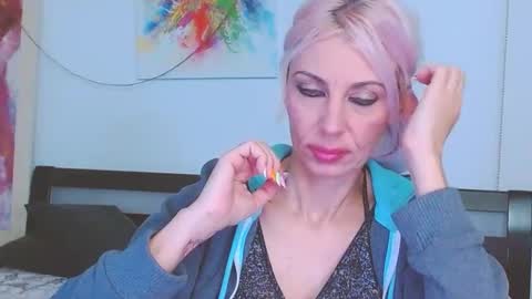 Lara online show from 02/16/25, 02:20