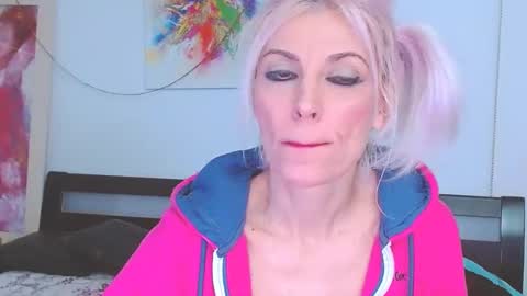 Lara online show from 02/20/25, 07:19