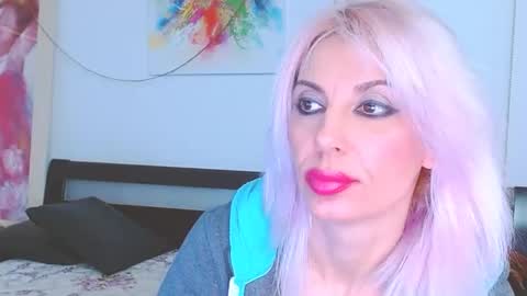 Lara online show from 03/01/25, 02:26