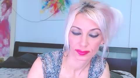 Lara online show from 03/11/25, 03:05