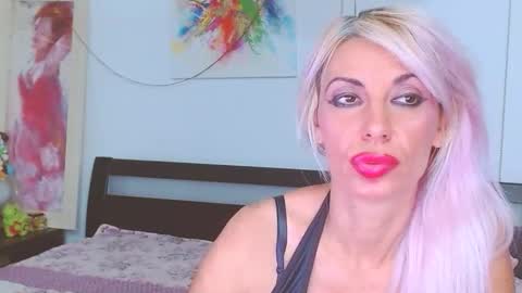 Lara online show from 09/13/25, 02:44