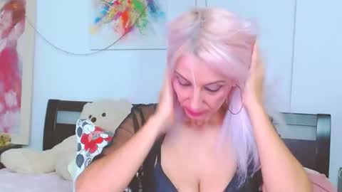 Lara online show from 10/15/25, 08:53