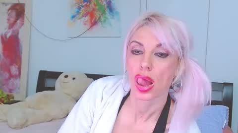 Lara online show from 12/18/25, 06:47