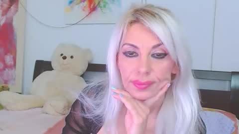 Lara online show from 04/11/26, 10:03