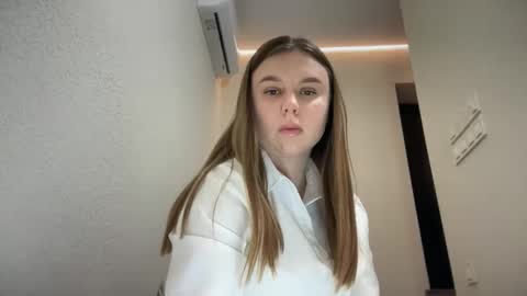 Lily online show from 10/11/25, 06:17