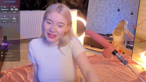 Snapshot of lillie_berry chatting on 02/07/26, 05:00 lillie_berry online show from 02/07/26, 05:00