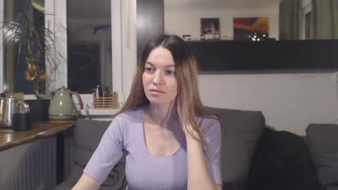 Snapshot of lilliyves chatting on 01/05/25, 11:55 lilliyves online show from 01/05/25, 11:55