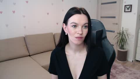 Snapshot of lilliyves chatting on 04/07/26, 09:43 lilliyves online show from 04/07/26, 09:43