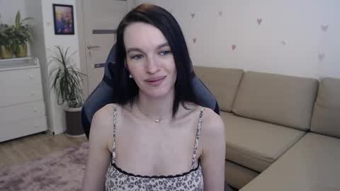 Snapshot of lilliyves chatting on 05/15/26, 04:14 lilliyves online show from 05/15/26, 04:14
