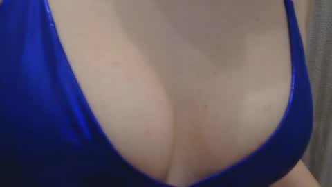 Snapshot of lillkit chatting on 10/22/25, 09:14 Lilu online show from 10/22/25, 09:14
