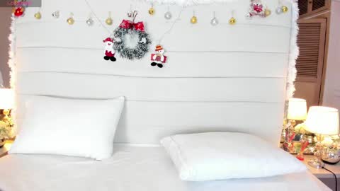 Snapshot of lilly_2809_ chatting on 12/14/24, 04:12 Lizeth follow me in my igimlilycute 3 online show from 12/14/24, 04:12