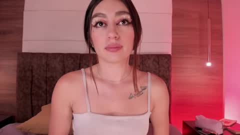 Snapshot of lilly_blear chatting on 09/19/25, 12:17 lilly online show from 09/19/25, 12:17
