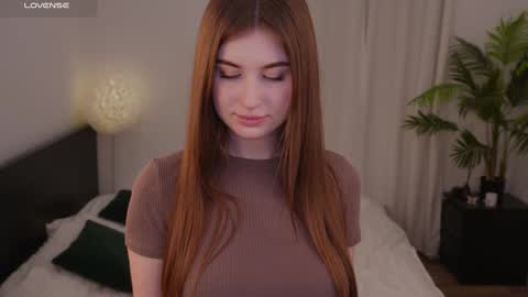 Lilly Colins online show from 01/04/25, 06:19