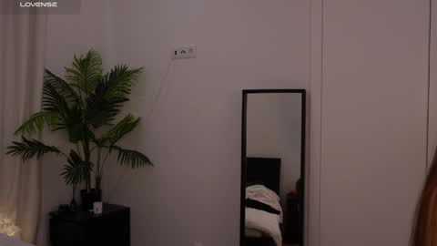 Lilly Colins online show from 01/16/25, 09:19