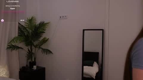 Lilly Colins online show from 01/20/25, 05:59