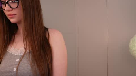 Lilly Colins online show from 01/31/25, 06:03