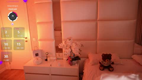 Lilly Colins online show from 11/20/25, 08:19