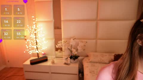 Lilly Colins online show from 04/16/26, 07:58