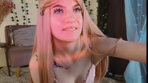 Snapshot of lilly_cooperr534616 chatting on 12/08/24, 07:37 Lilly online show from 12/08/24, 07:37