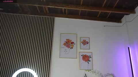 Sofia online show from 10/19/25, 01:01