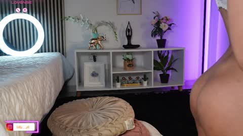 Sofia online show from 04/01/26, 01:41